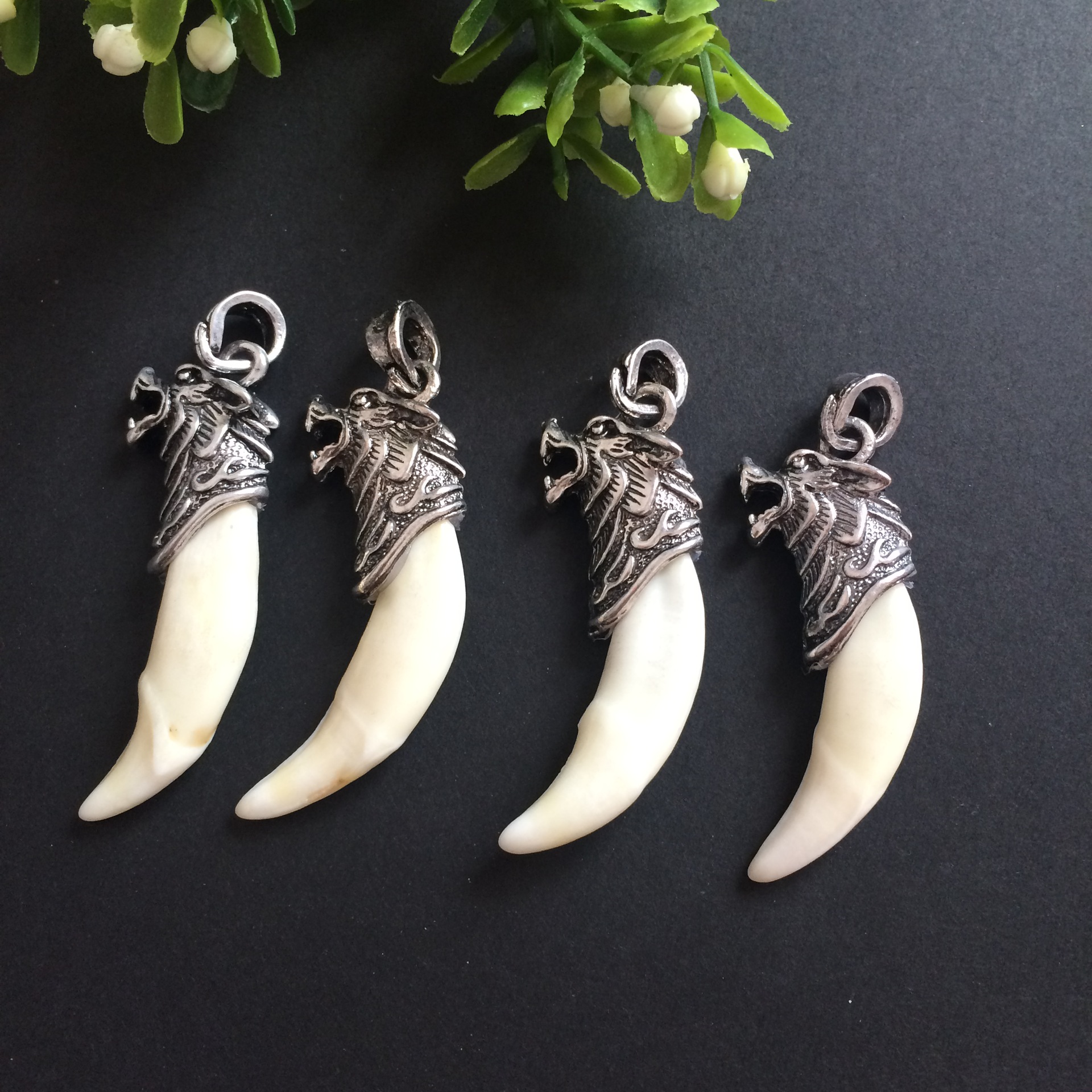 厂家 藏银镶嵌狼头吊坠 狗牙饰品 男款吊坠 批发