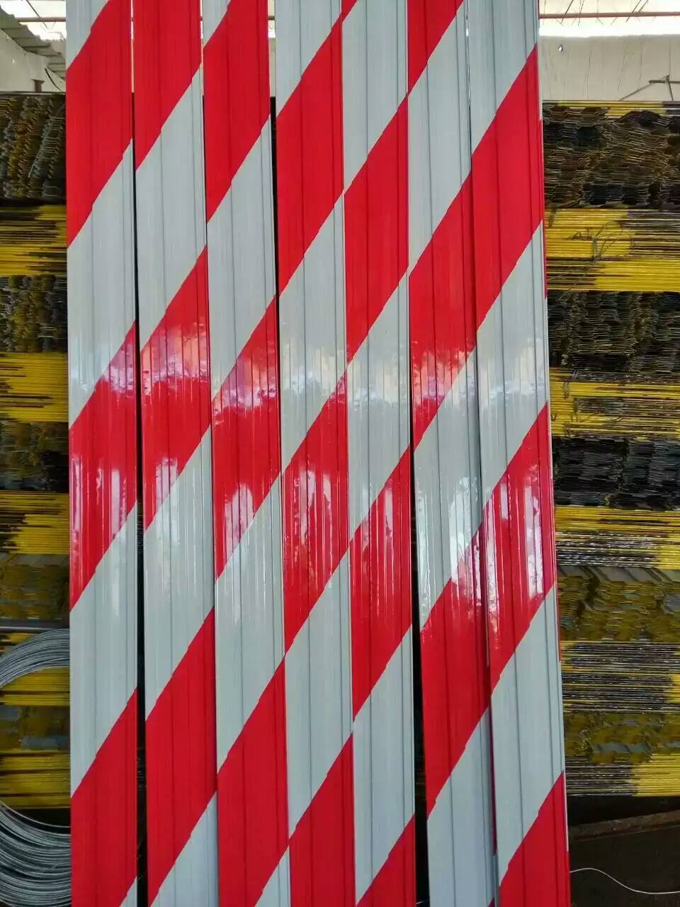 广东厂家批发工地压槽踢脚线 硬度高分色板踢脚板