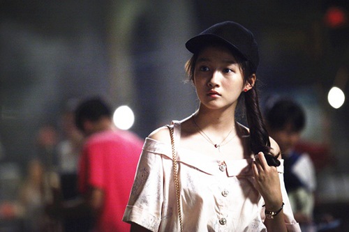 关晓彤考552分算什么,她在帽子上玩的花样可能比分数还多