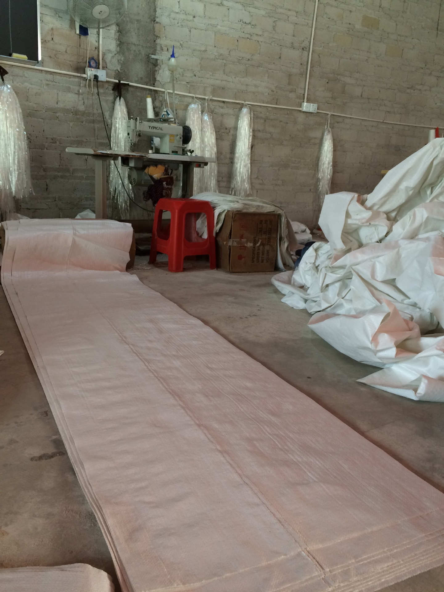 厂家直销可加工定制各种特白编织袋 沙发家具材料包装袋 双色印刷