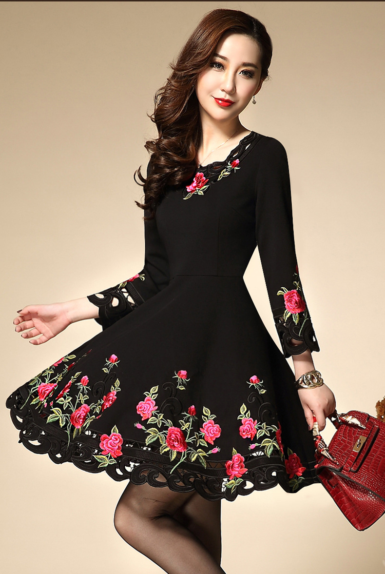 2016秋冬女新款中老年刺绣连衣裙修身长袖钩花镂空绣花大摆.