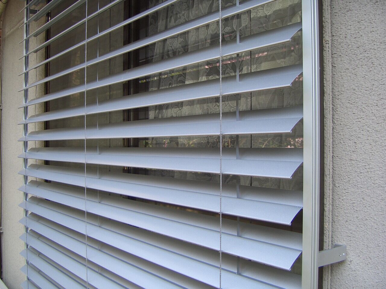 户外百叶 定制中空铝合金百叶 优质耐用户外平板遮阳百叶窗