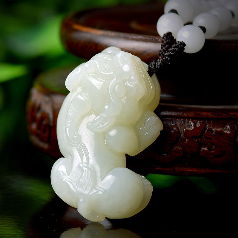 新疆和田玉青白玉貔貅吊坠 男女款立体雕刻玉石玉器挂件批发-阿里巴巴