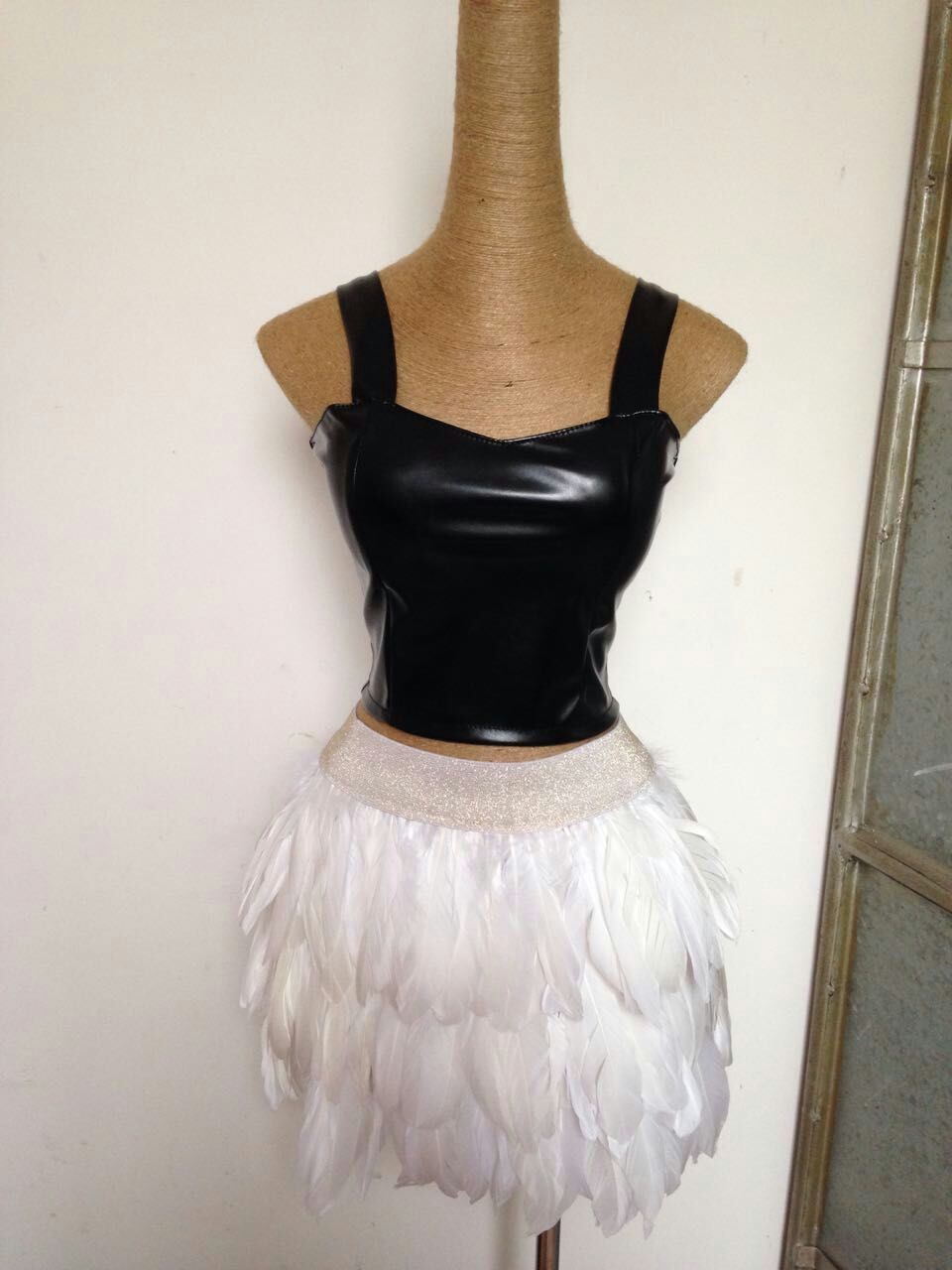 外贸亚马孙ds演出服爵士舞 欧美鹅毛羽毛裙子 舞台装不规则半身裙