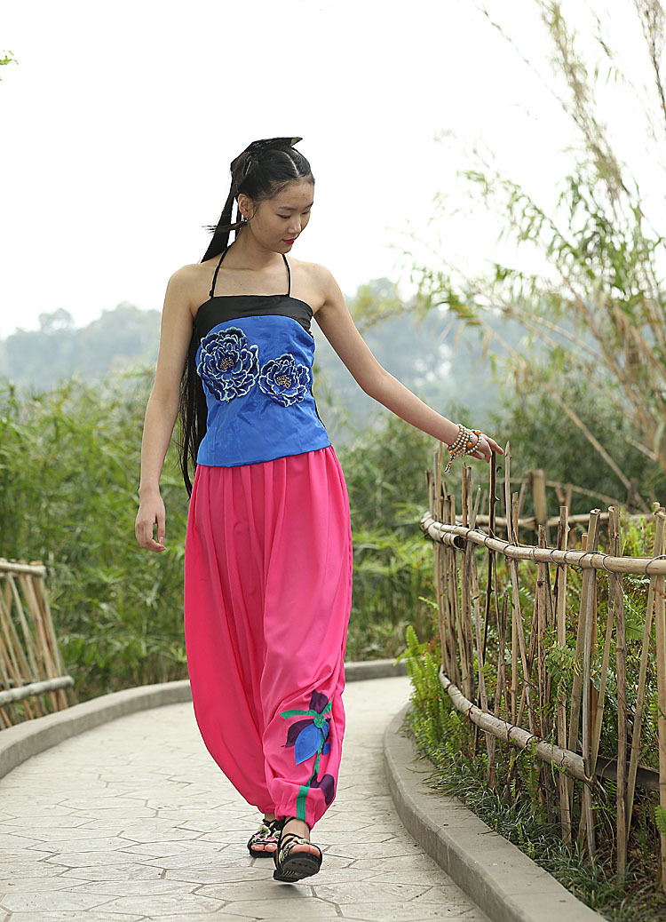 特价不退换 民族风立体绣花肚兜缎面背面松紧打底背心吊带