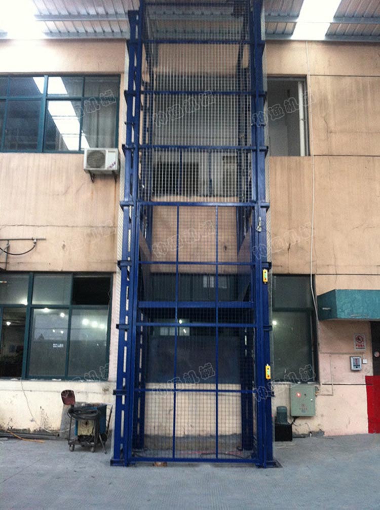 平台车              液压货梯在具备传统曳引式电梯的安全装置的同时