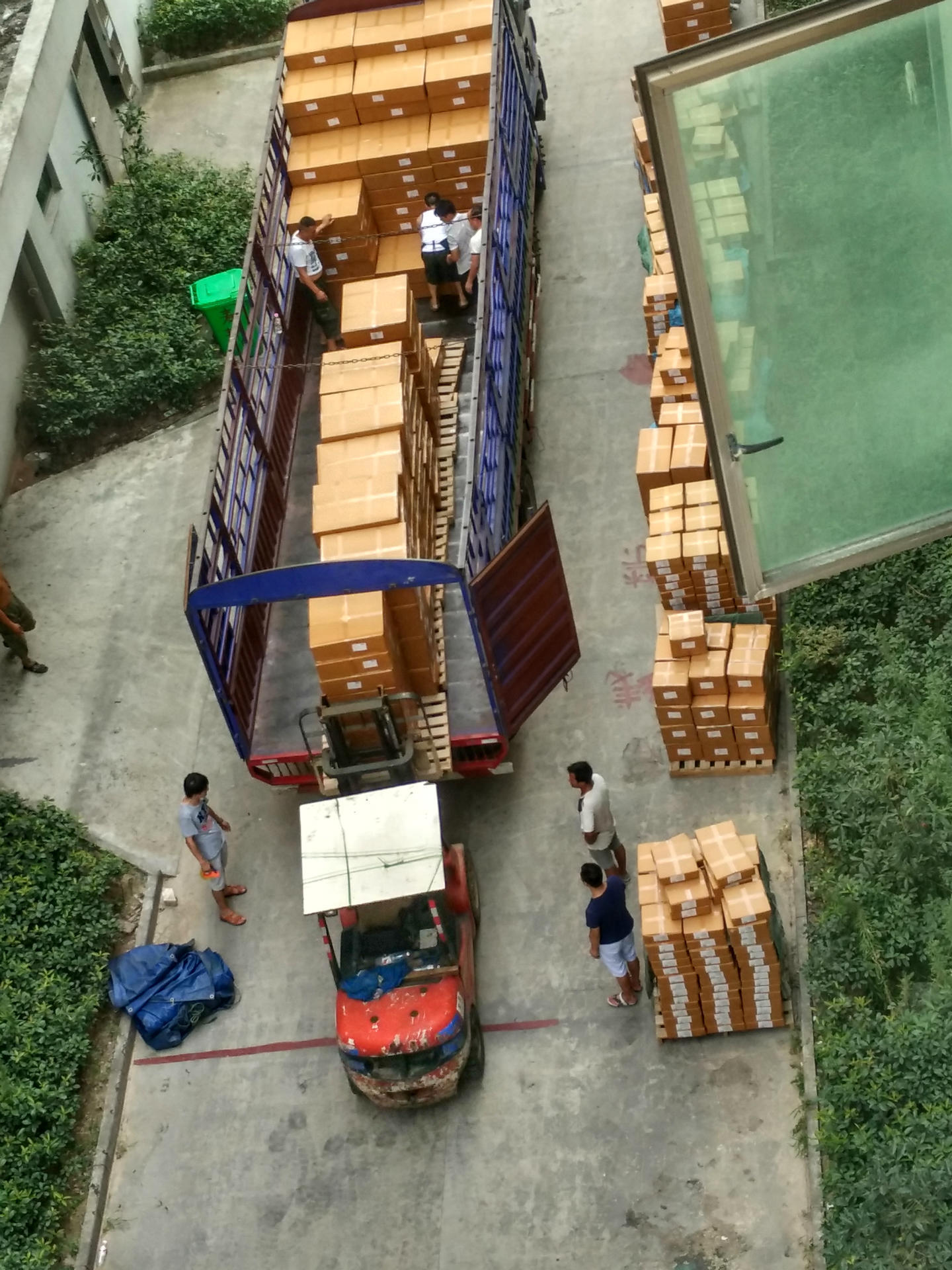 供应a4金葱粉eva海绵纸 闪光粉包装装饰eva金葱粉纸 工厂装柜图