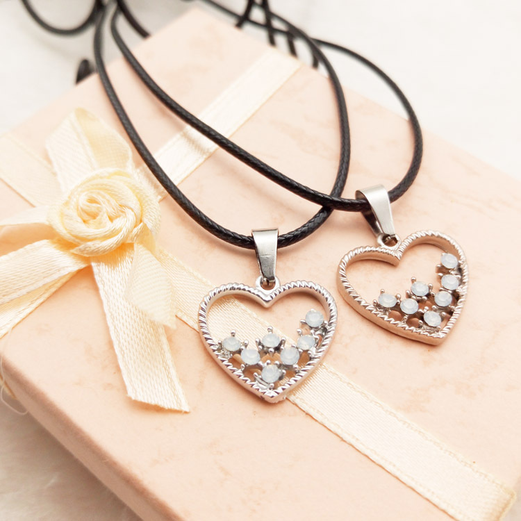 韩版时尚情侣吊坠 桃心学生项链一对批发义