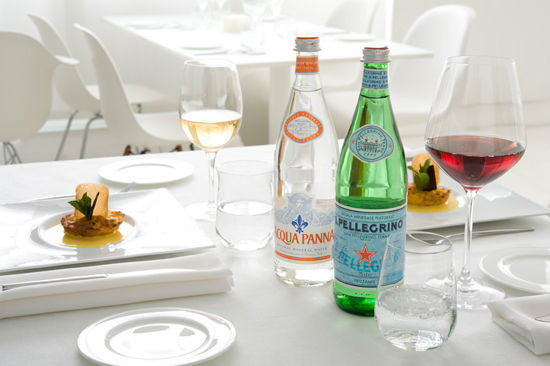 意大利进口acqua panna普娜无气矿泉水 750ml*12玻璃瓶矿泉水批发