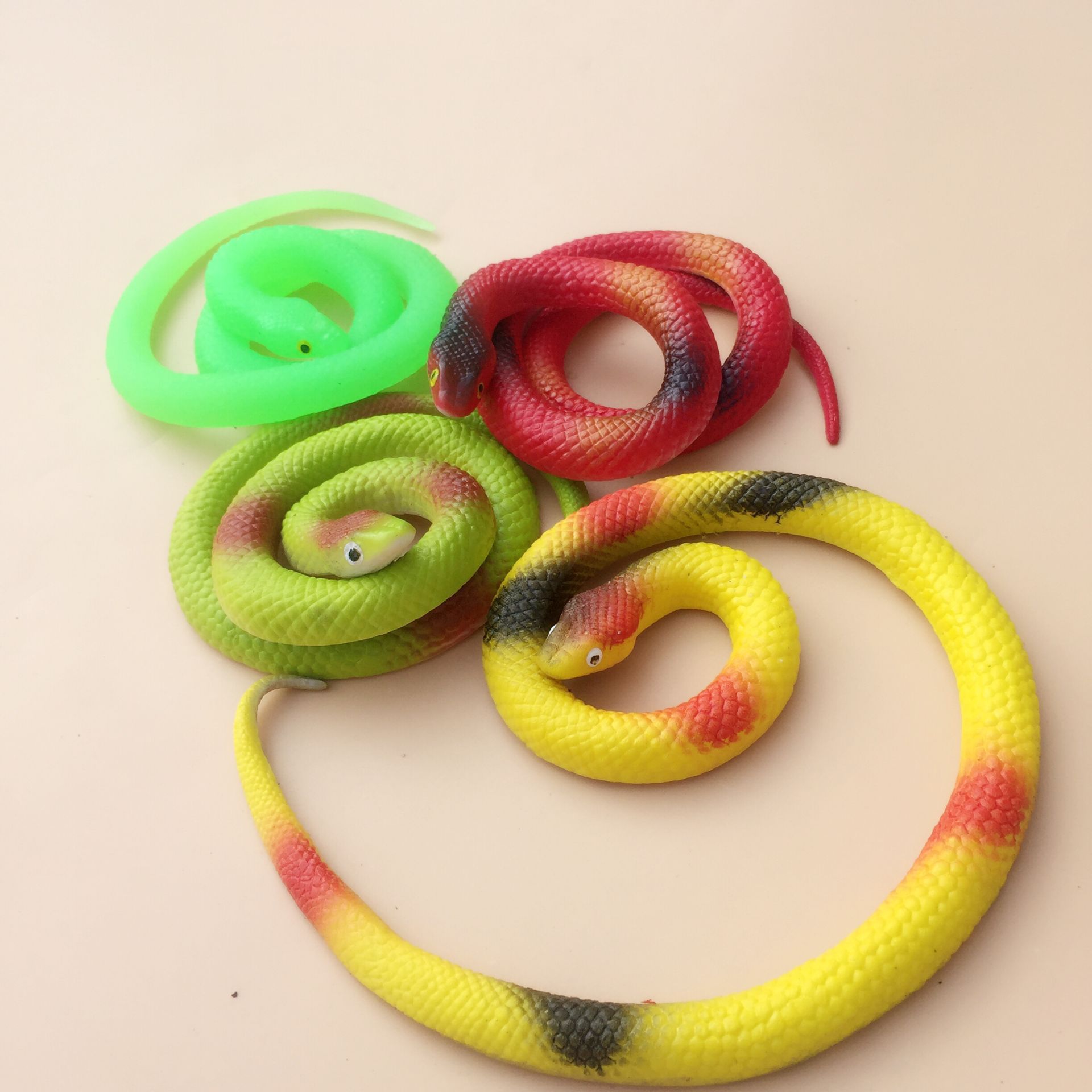 整蛊恶搞玩具软胶圆头蛇整蛊玩具蛇65厘米仿真整人橡胶蛇