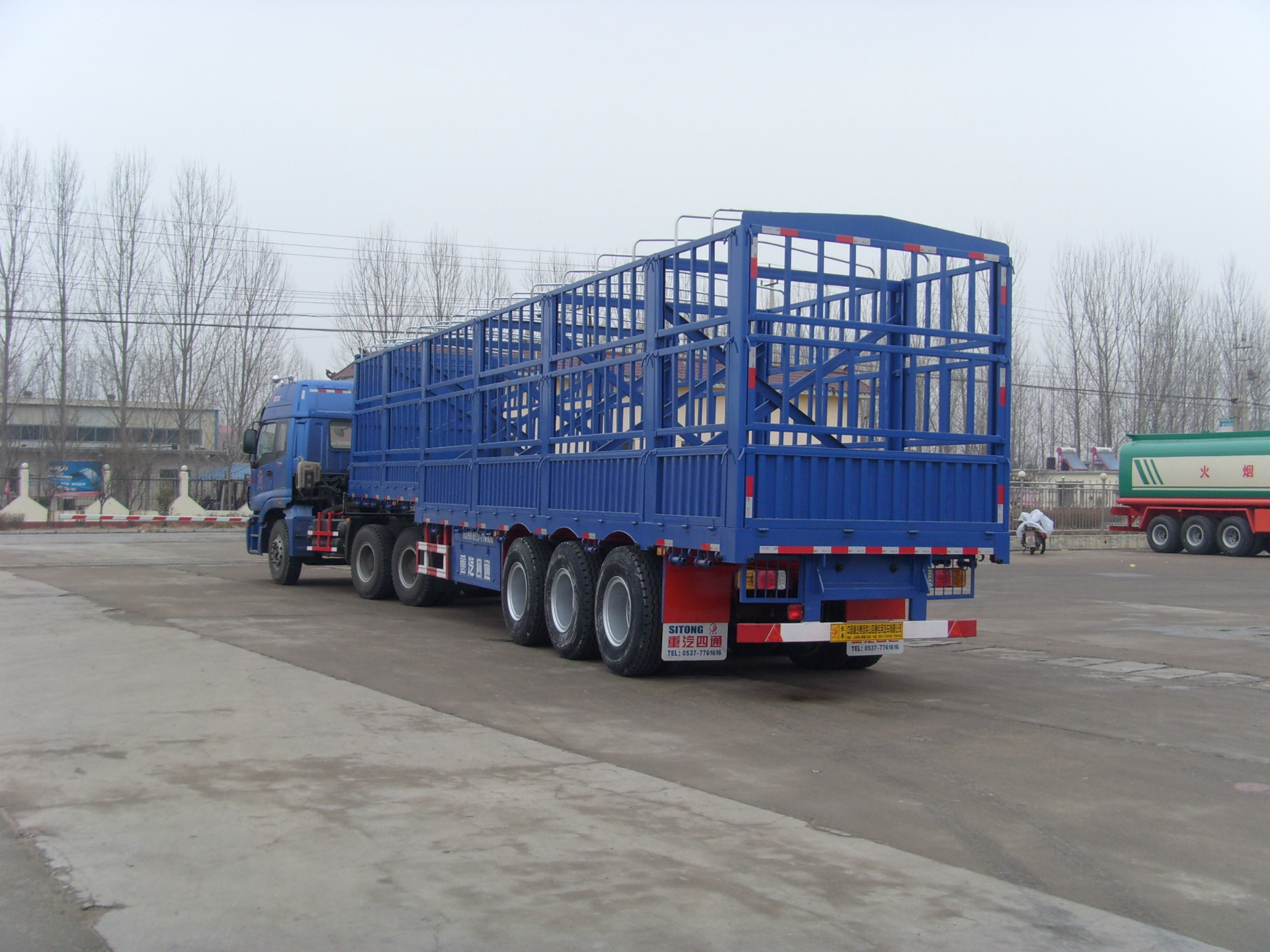 仓栅式运输半挂车