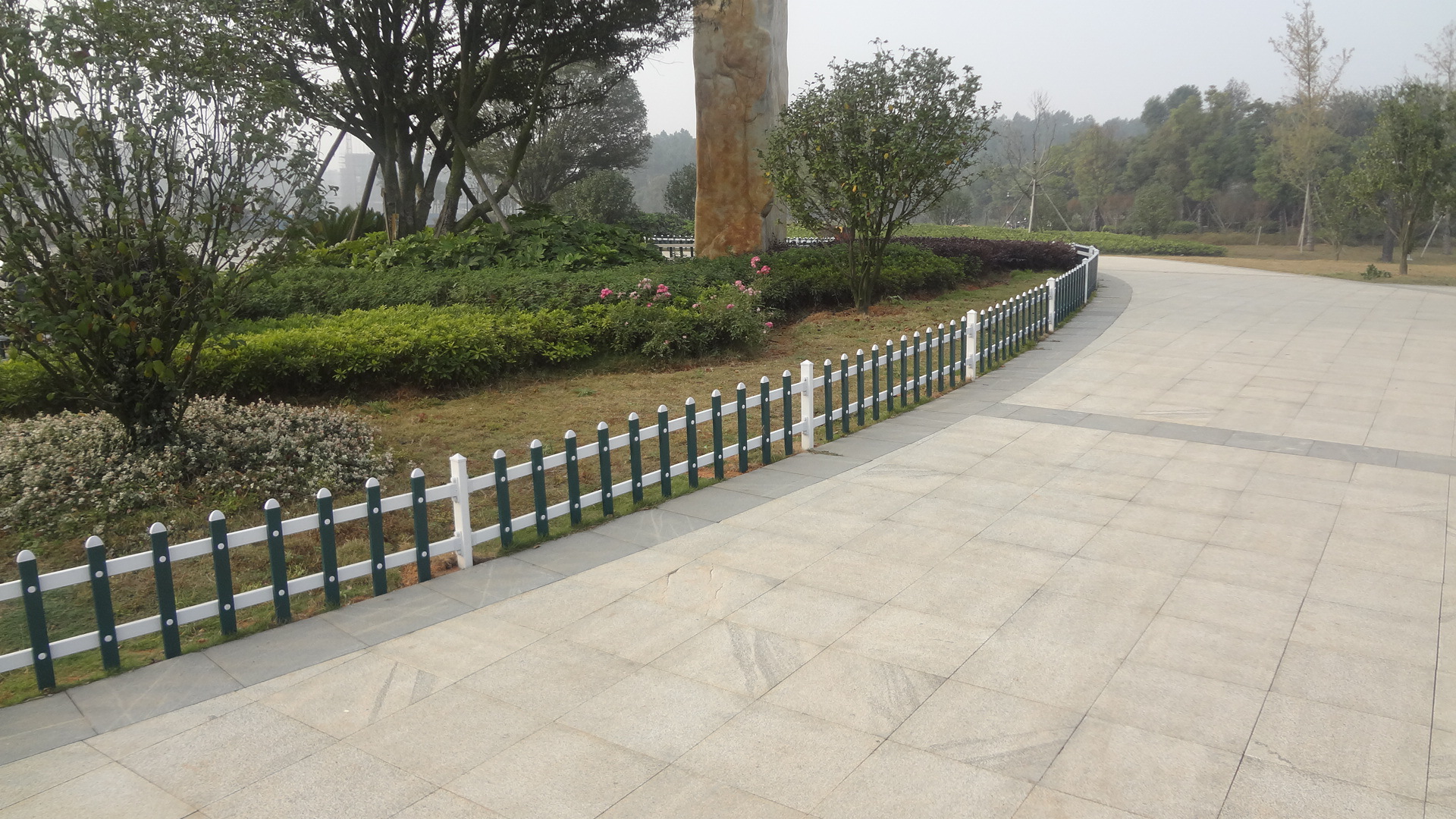 直销 草坪护栏 pvc护栏市政绿化护栏 小区花园隔离栏