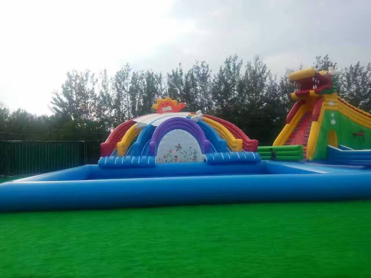 大型游泳池