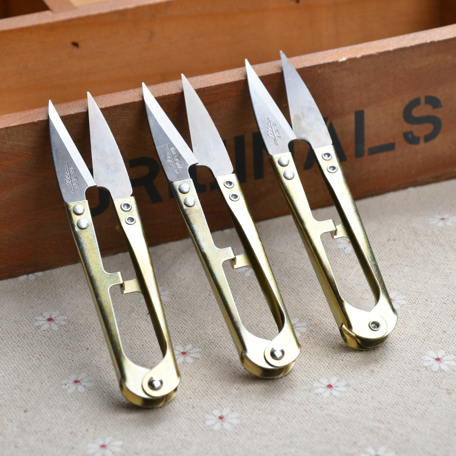 批发快可利纱剪 铁柄十字绣剪刀 u型小剪刀 家用线头剪 高碳纱剪