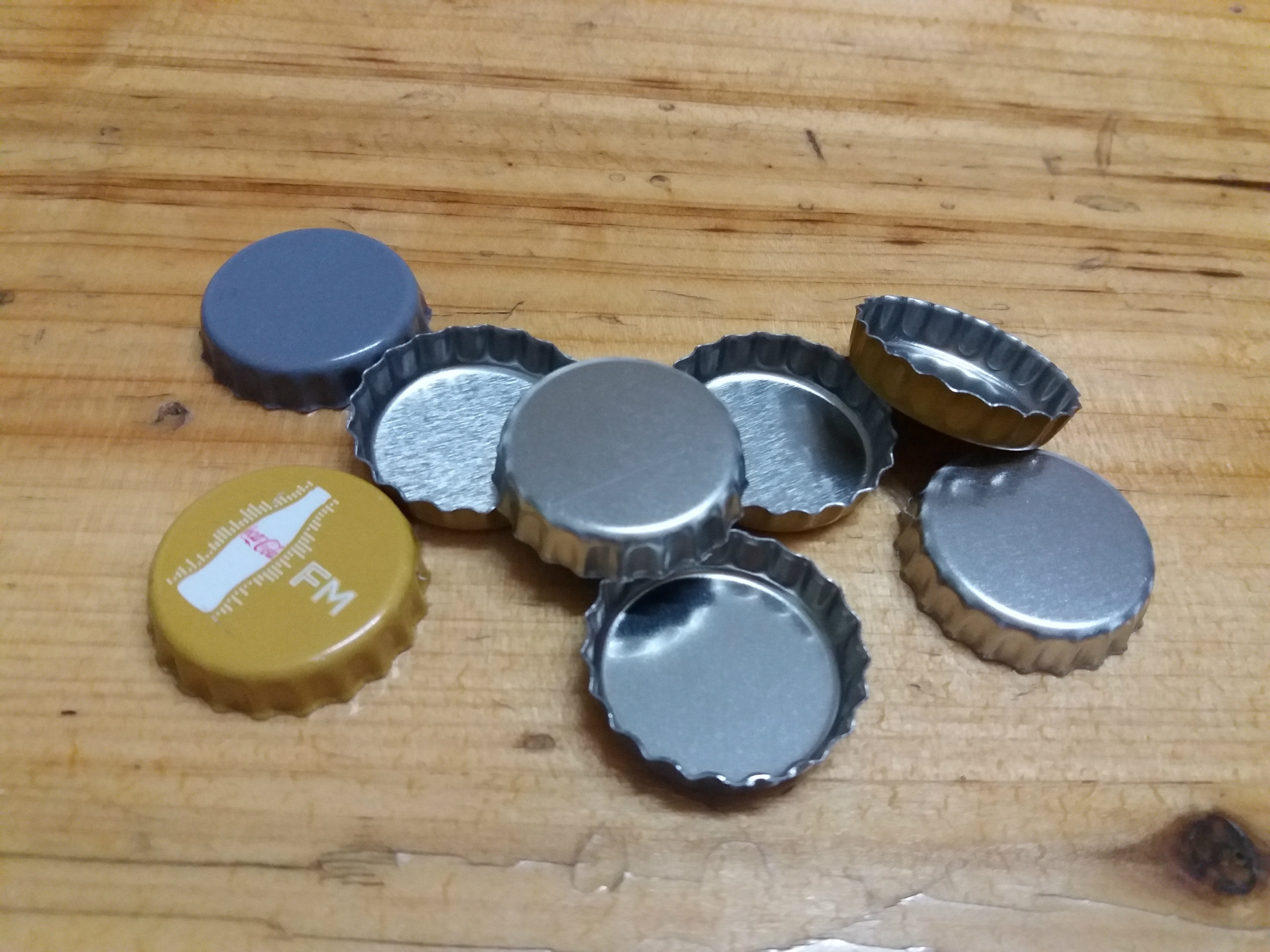 厂家供应啤酒盖马口铁啤酒盖工艺品各种铁盖子