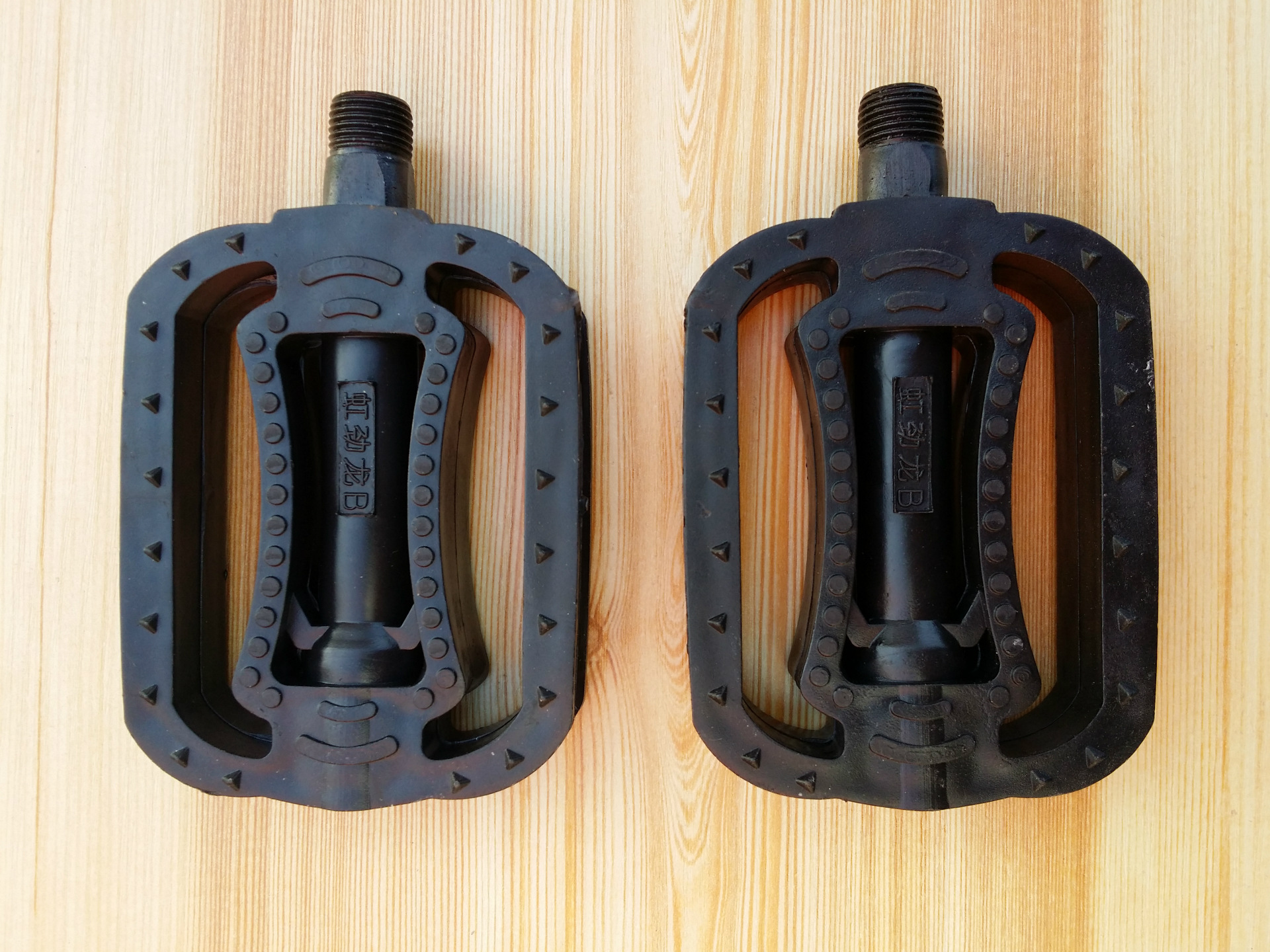 新款山地自行车塑料脚踏/脚蹬/骑行装备骑行用品配件101型