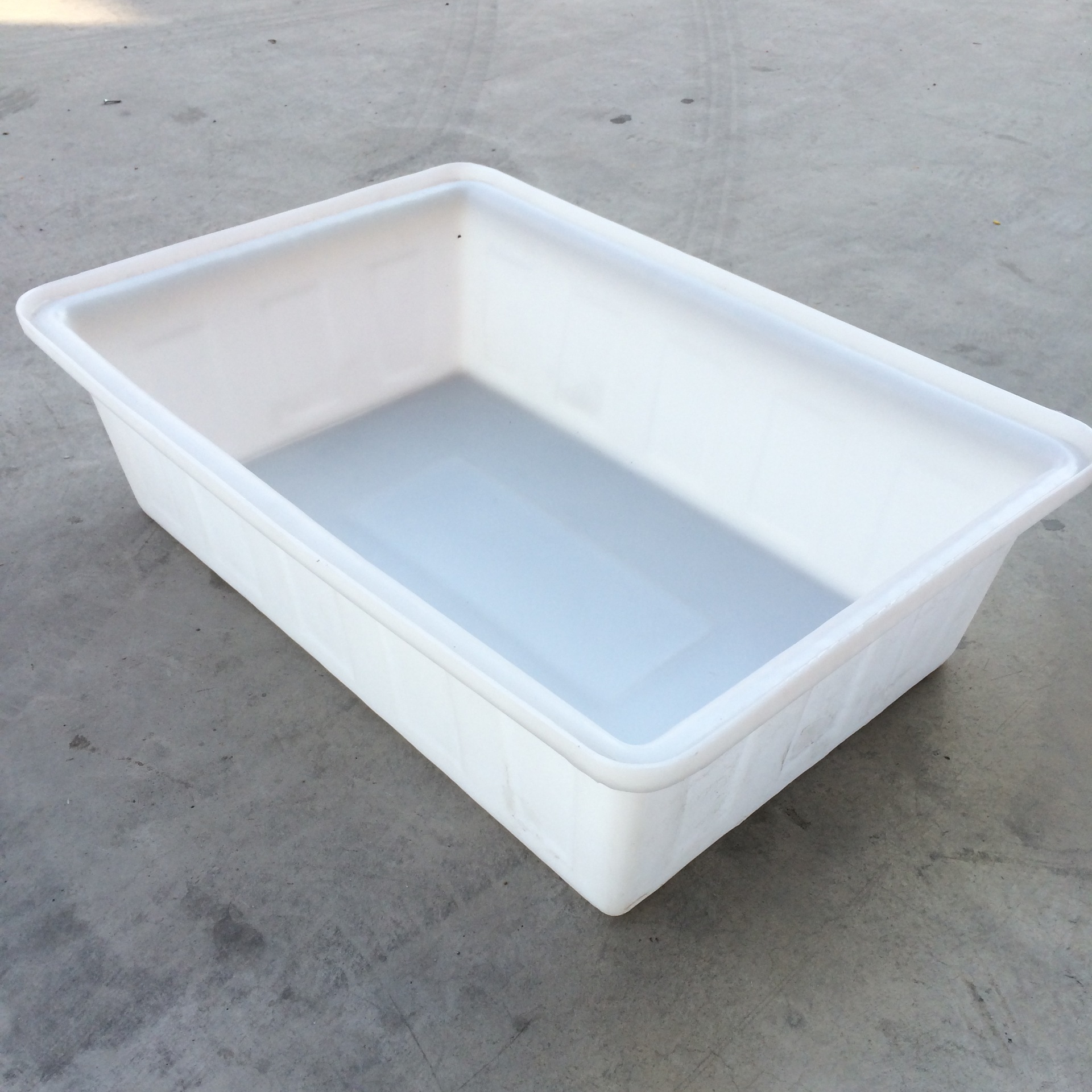 5#白色塑料鱼盆 滚塑塑胶水盘 耐摔耐酸耐碱方箱