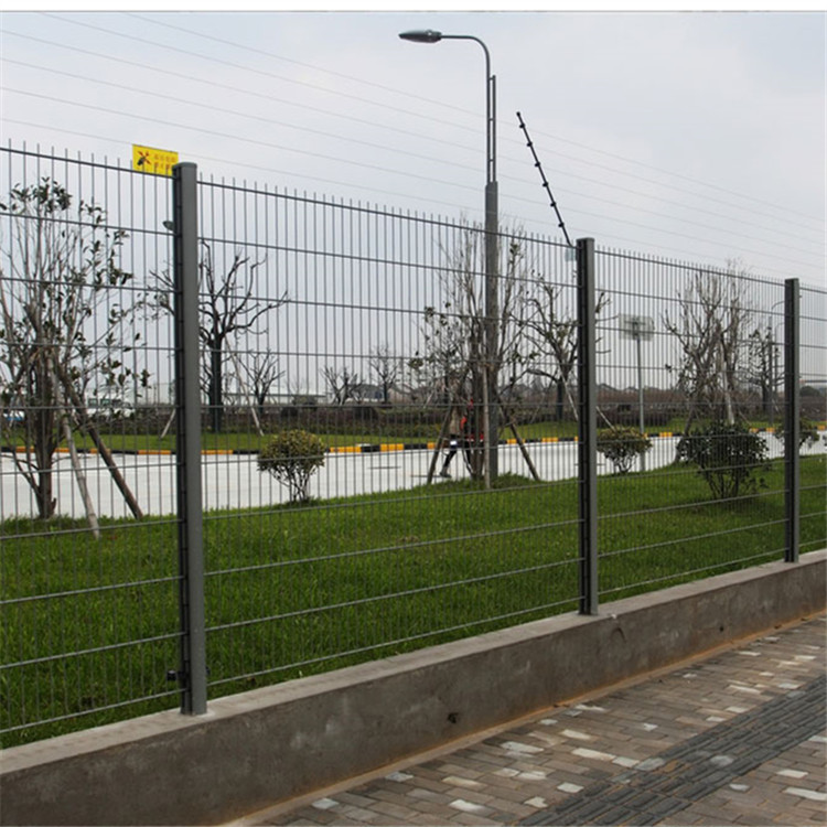 南通厂家供应桃型柱双夹丝护栏网/厂区钢丝网围栏灰色质量可靠