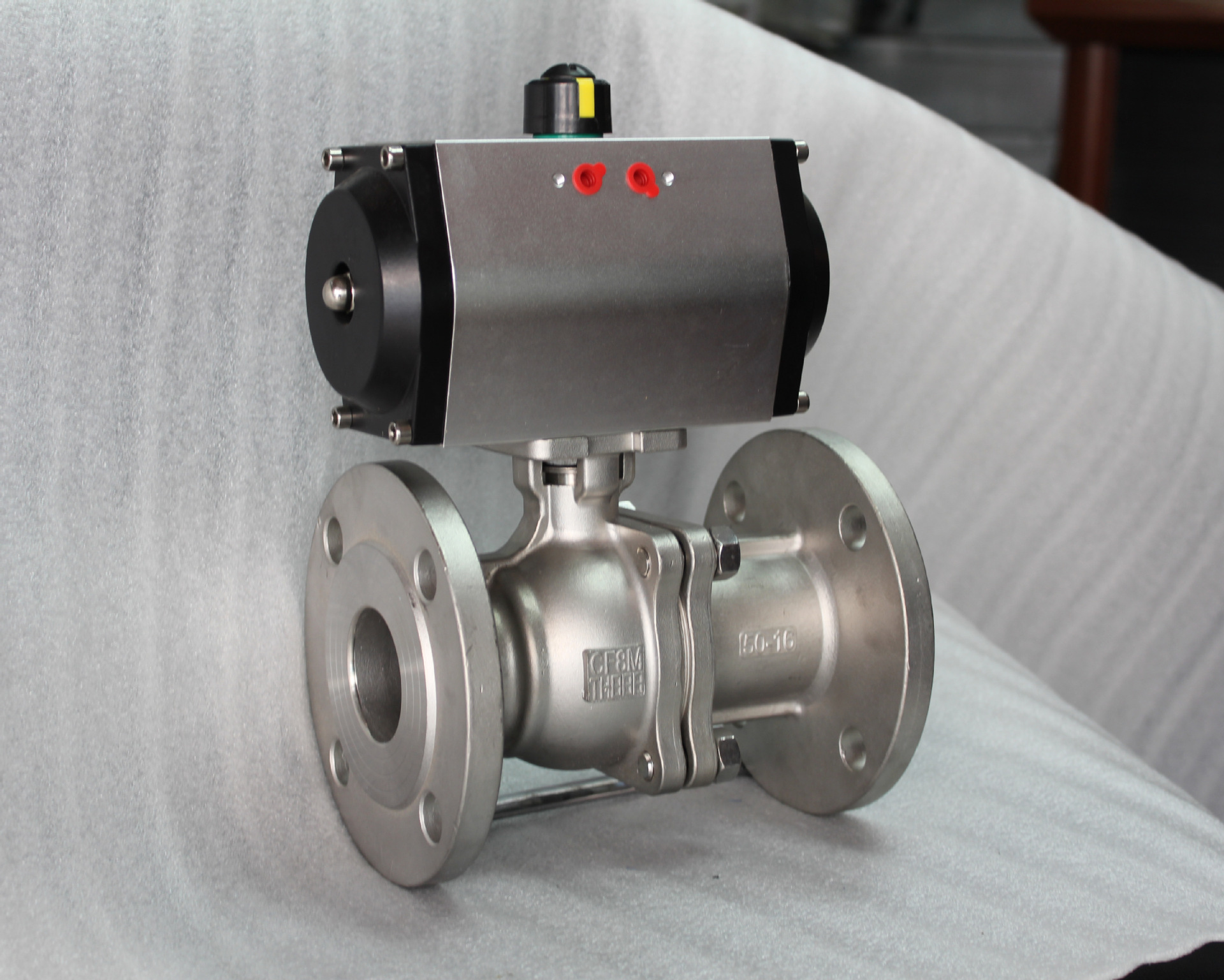 主营气动法兰球阀dn50gt气动不锈钢法兰球阀单作用双作用气动头