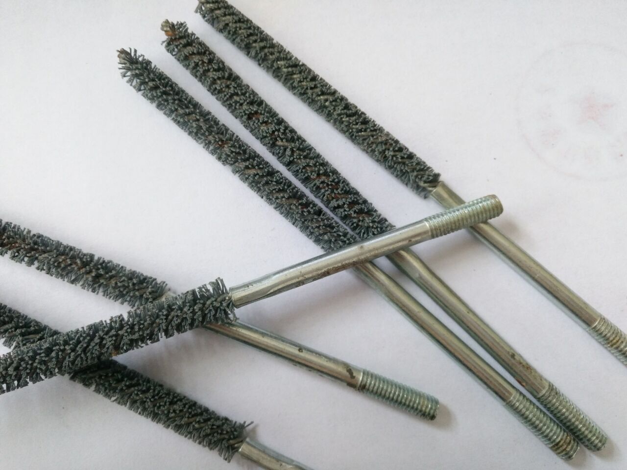 汽车零件内孔去毛刺刷,磨料纽丝刷,管材内壁抛光刷,内孔抛光刷