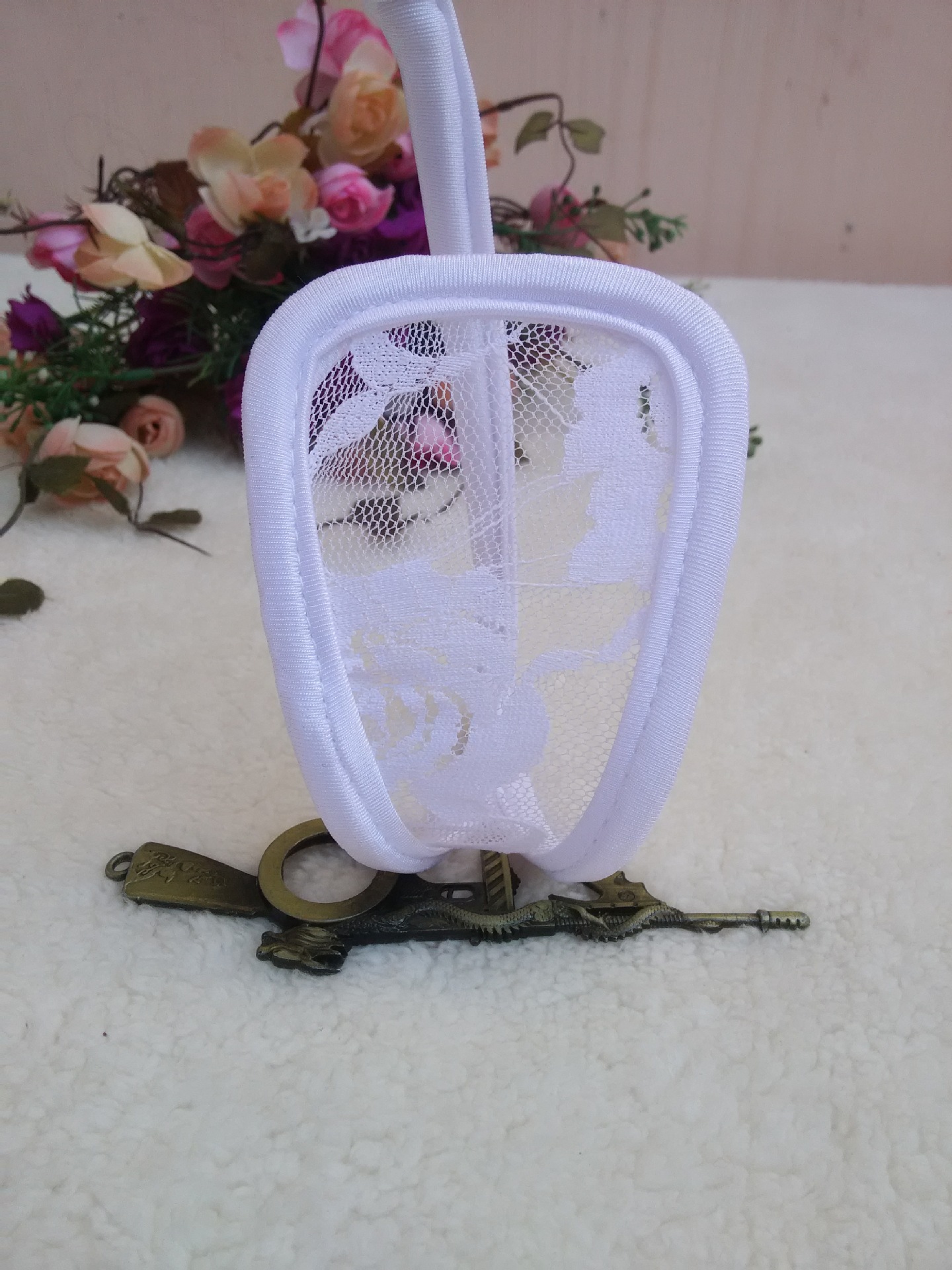 女士性感情趣内裤 蕾丝花边透明c型裤 隐形t裤代发男女爱心c字裤