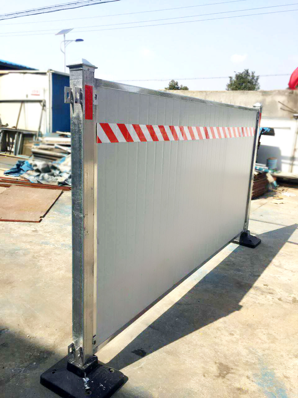 吴江市金谊彩板活动房厂 供应信息 仿真植物 彩钢夹芯板可移动式围挡