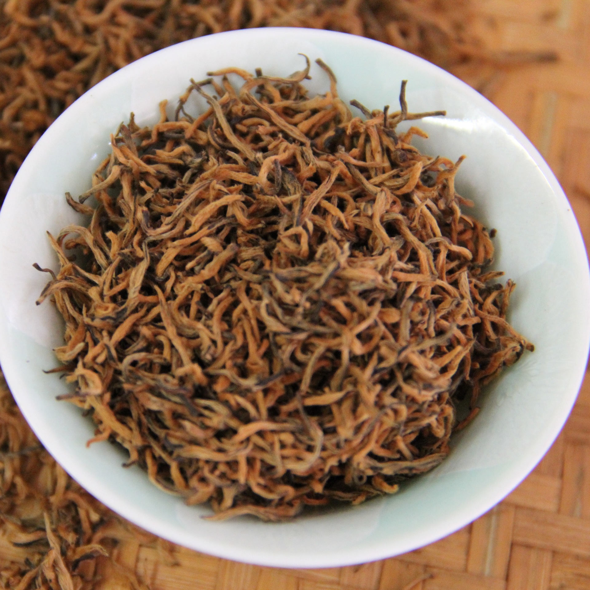 2016年武夷山原味黄芽金骏眉没有加色素特级红茶口味重香气高