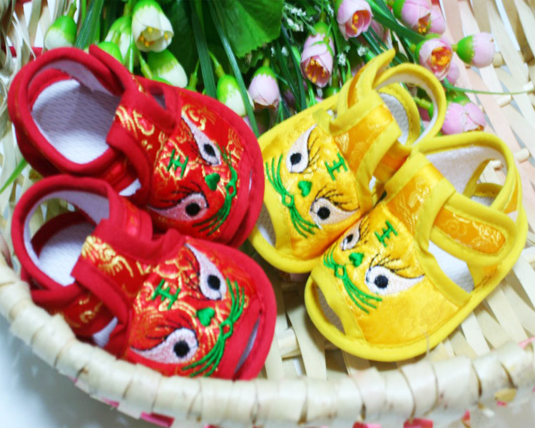 批发软底凉鞋满月周岁男女宝宝布鞋子婴儿虎头鞋老虎凉鞋