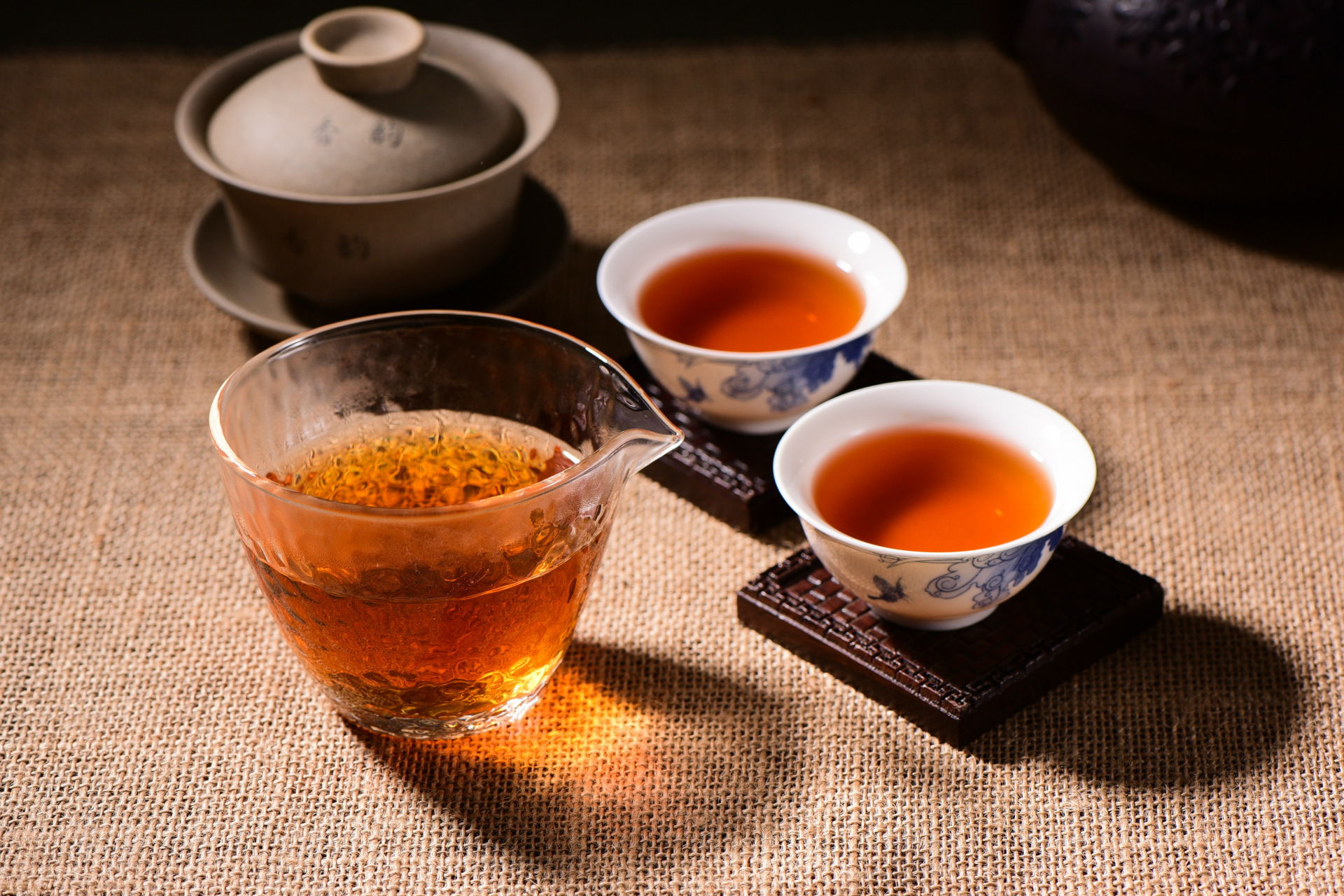 云南普洱茶 茶砖独树茶 六大茶山普洱茶生茶2015头春独树.