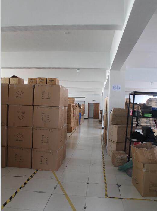 义乌市米牛箱包厂仓库一角