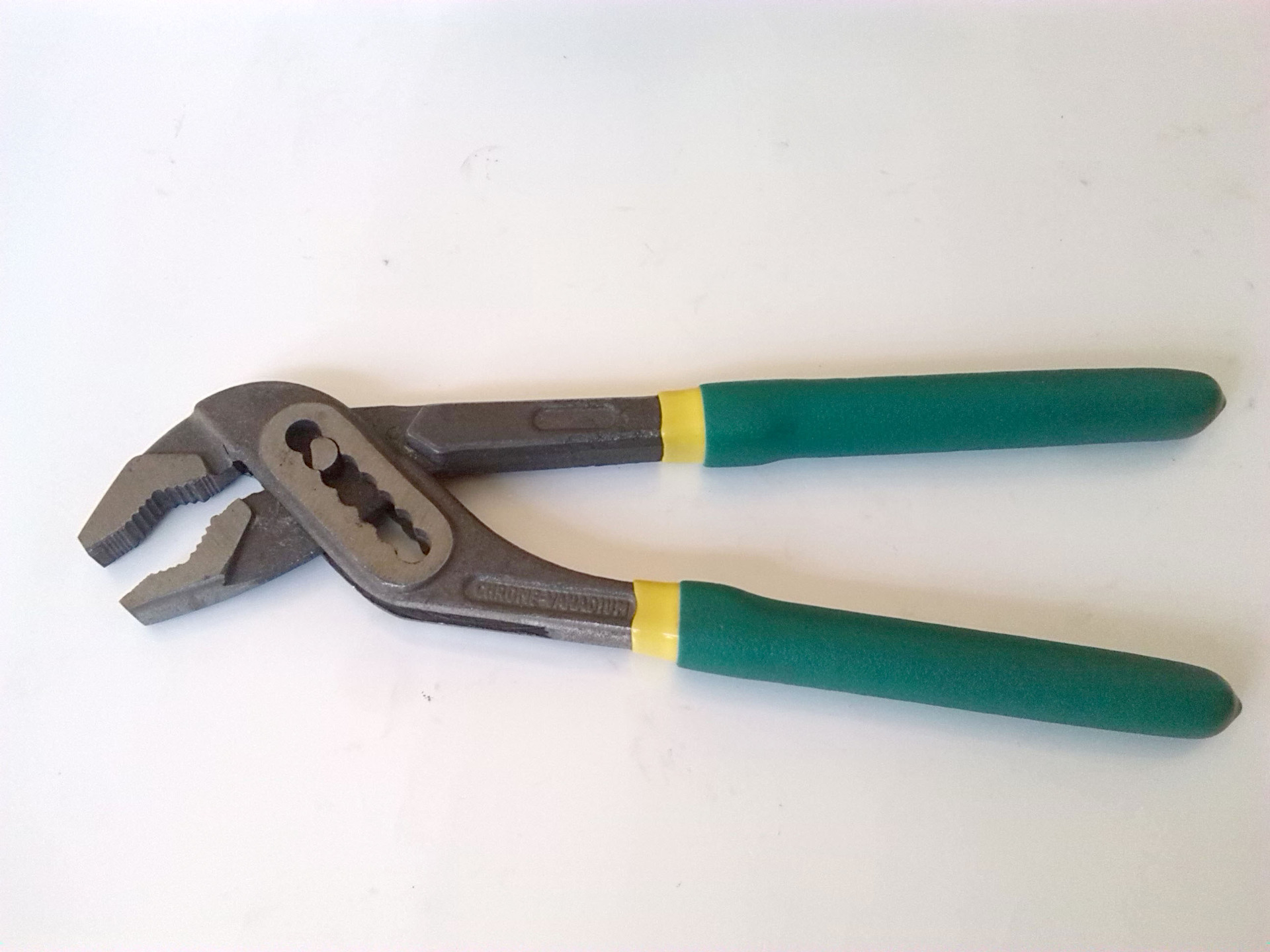 热卖水泵钳黄绿双色沾塑柄鹰嘴弯头水管钳管道扳手工具10寸水泵钳