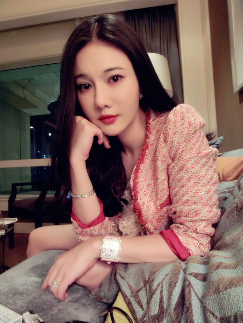 2018秋装新品爆款明星同款刘美人时尚优雅艳红毛呢精致花边套装女