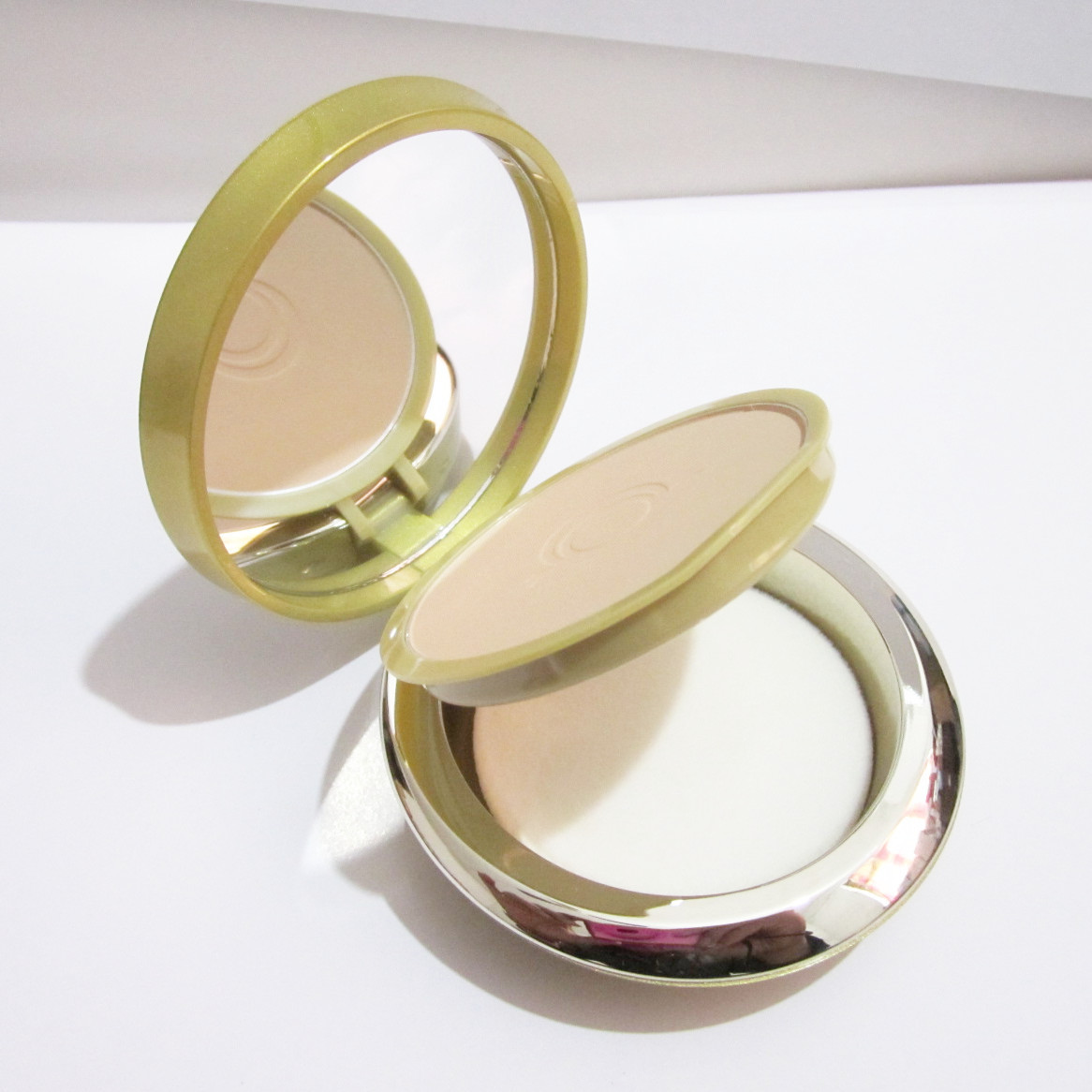 凯芙兰蜗牛金致粉漾修颜粉饼 蜗牛粉饼保湿滋润遮瑕 正品