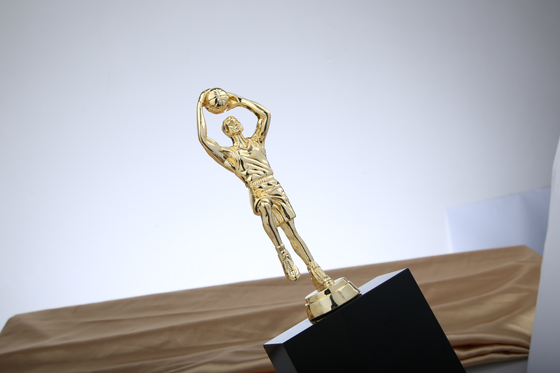 灌篮高手金属篮球黑水晶奖杯 定做文字logo 公司企业嘉奖.