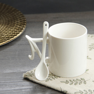 创意陶瓷马克杯子创意异形把手水杯牛奶杯早餐杯子特价批发