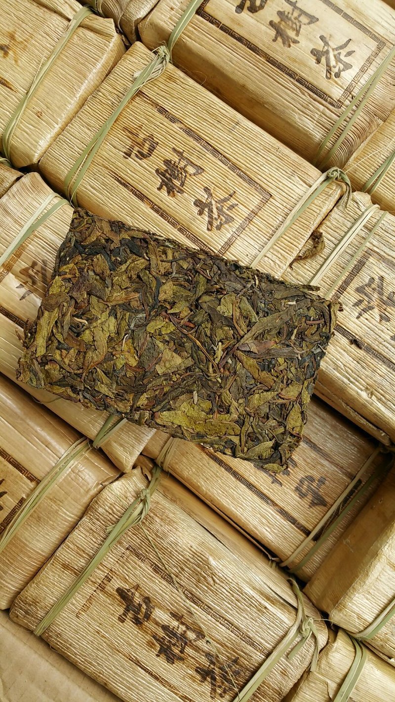 冰岛普洱茶 黄片砖茶纯料金叶 2012年古树茶砖生茶 500g批发包邮