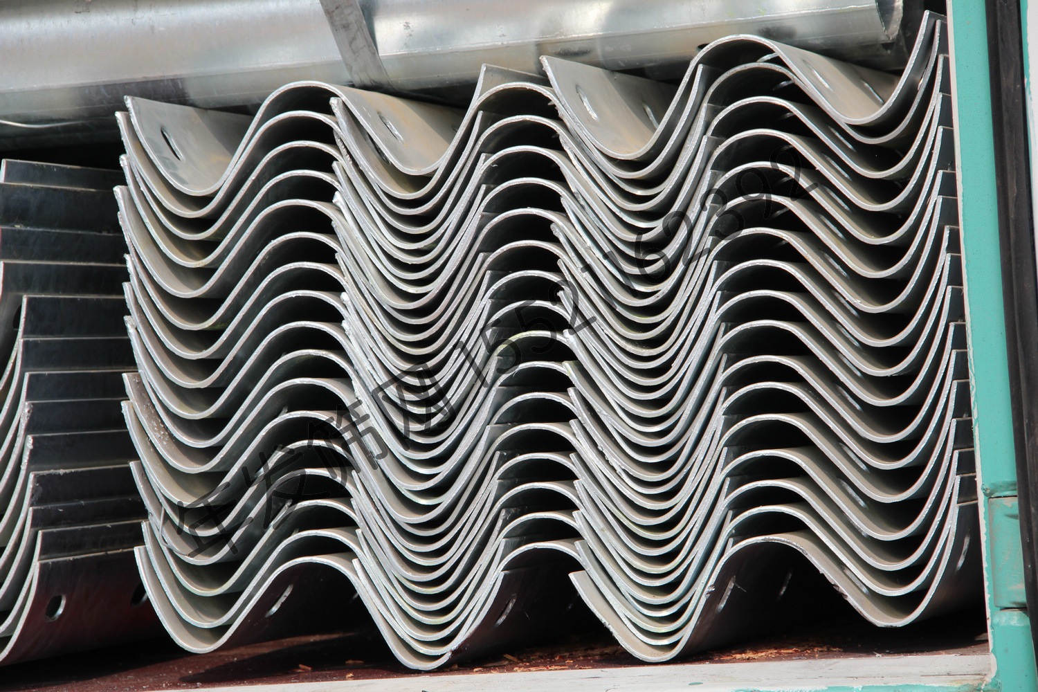 高速公路波形梁钢护栏板厂家 二波形公路热镀锌护栏板价格 抗老化