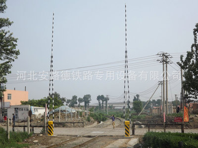 厂家供应铁路道口铁路道口栏杆 河北铁路道口栏杆 超长10米道闸杆
