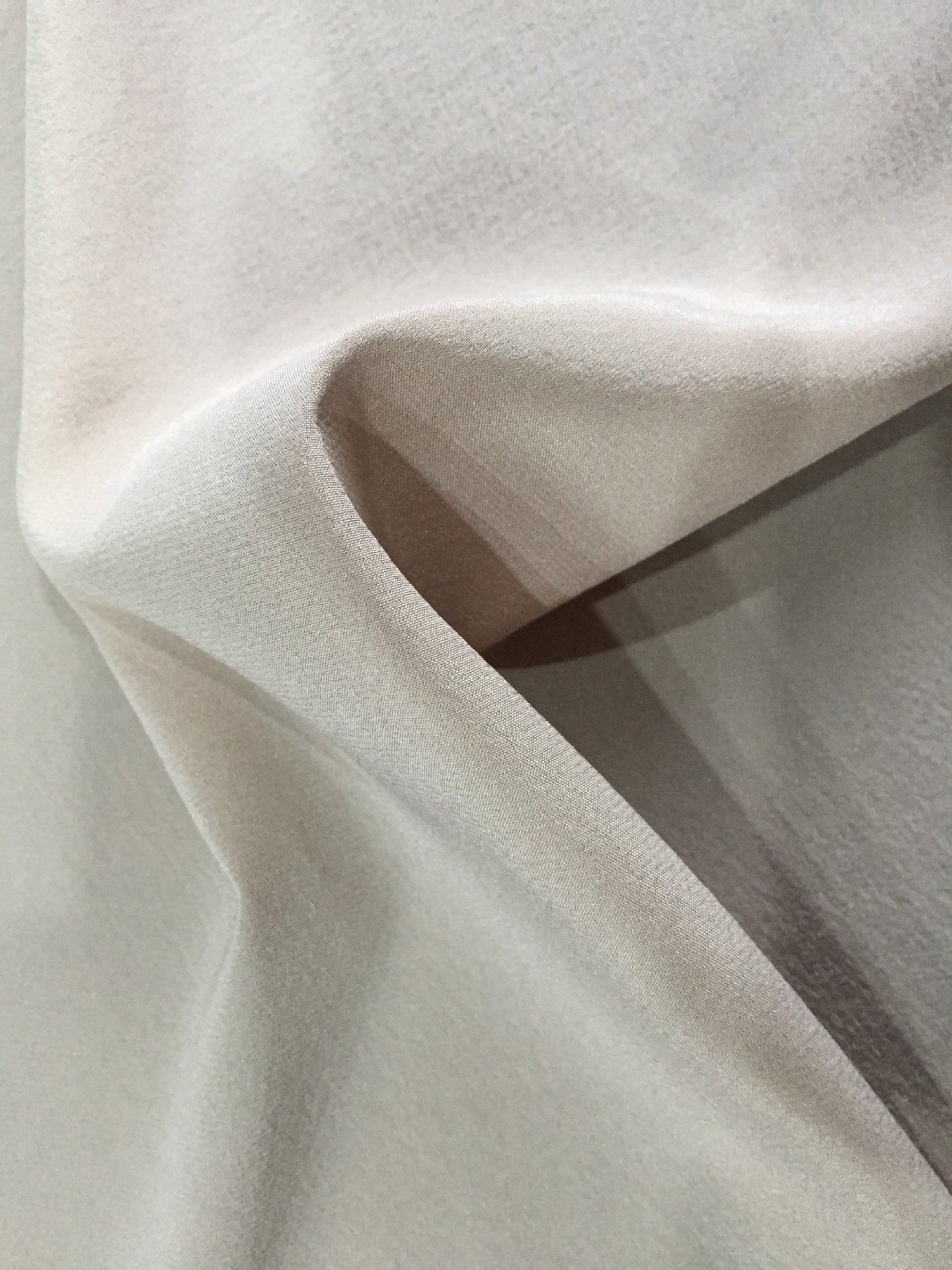 供应优质16/18mm真丝弹力双绉面料 弹力丝绸服装布料