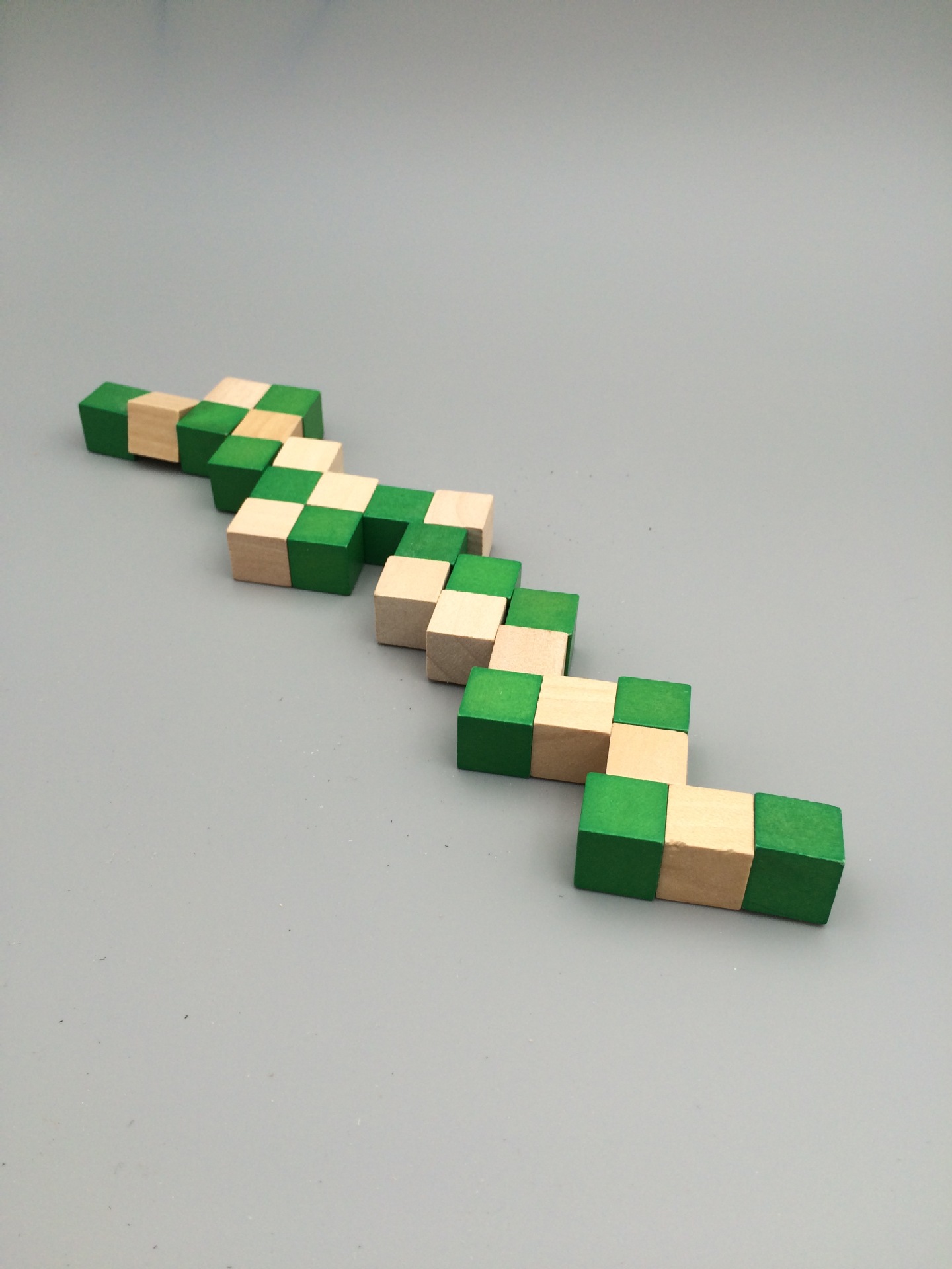 绿色神龙摆尾 木制迷你孔明锁 校区 地摊网上木制 易解难拼