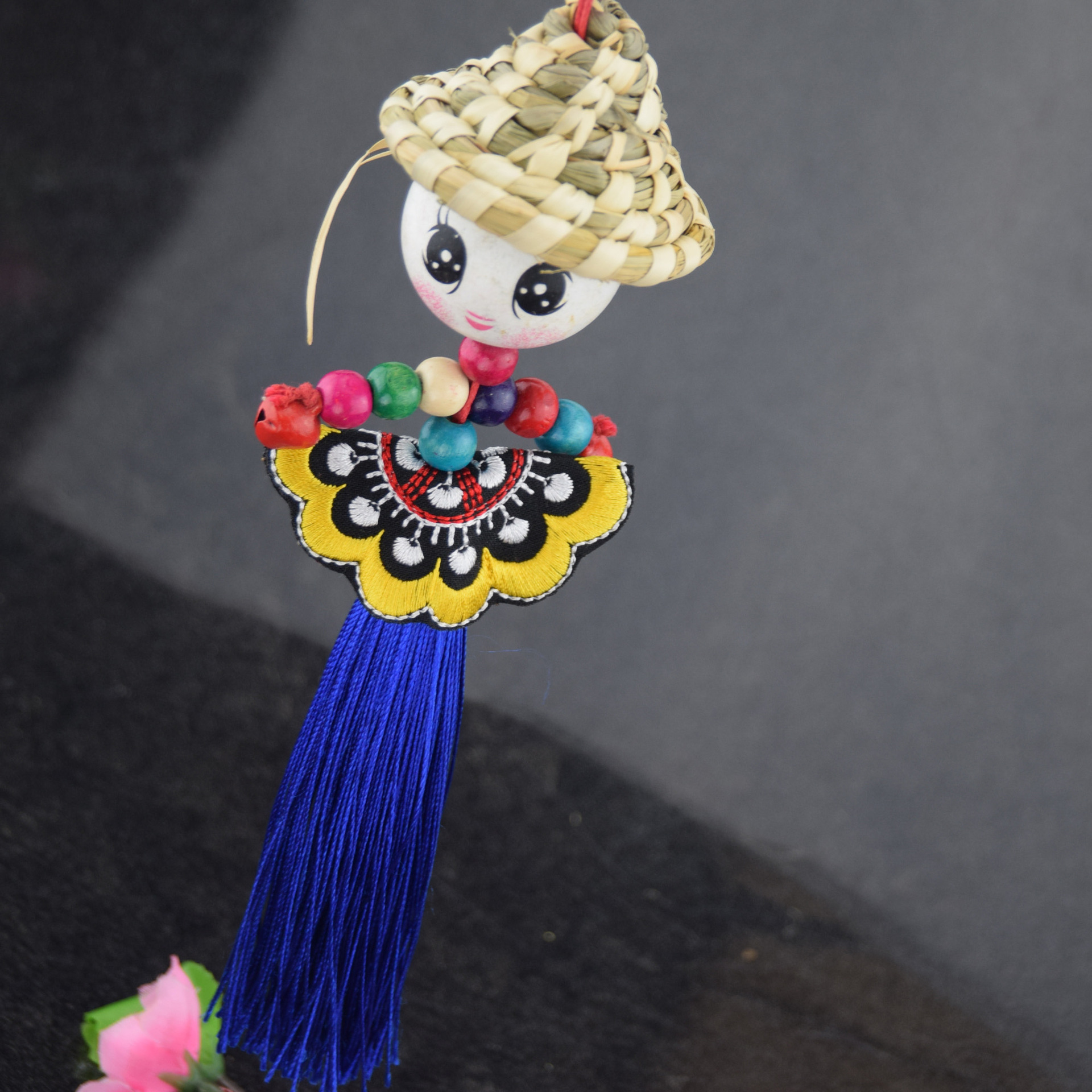 云南民族风绣花风铃挂件 手工编织流苏稻草人挂件工艺品 厂家直销