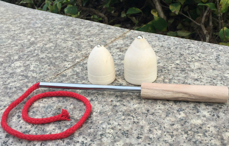 2个装木制抽打式老年儿童实木怀旧健身陀螺 鞭打式益智玩具带鞭子