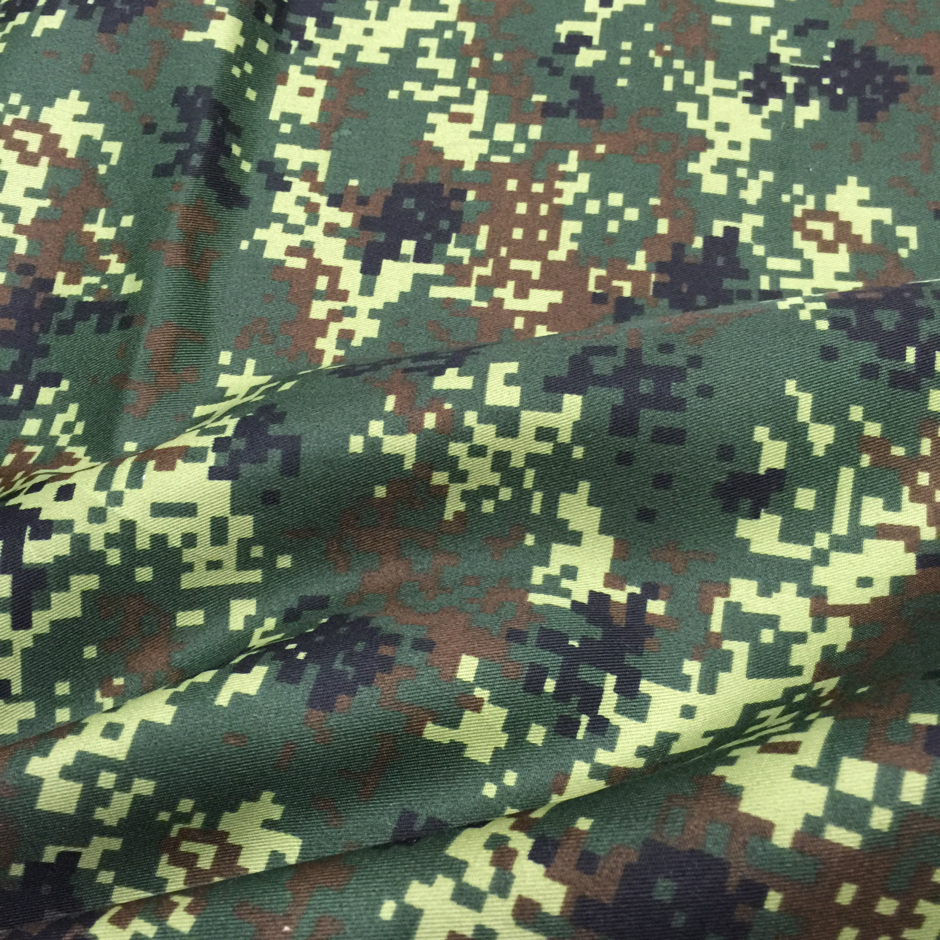 马赛克迷彩布料鞋材帽子服装用布2016款新花型现货供应