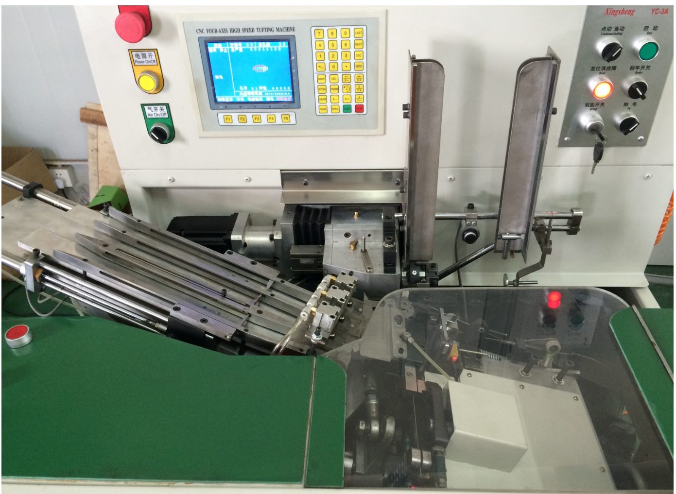 高速牙刷机,牙刷植毛机 ,数控制刷设备(兴伟制刷机械xyys03)