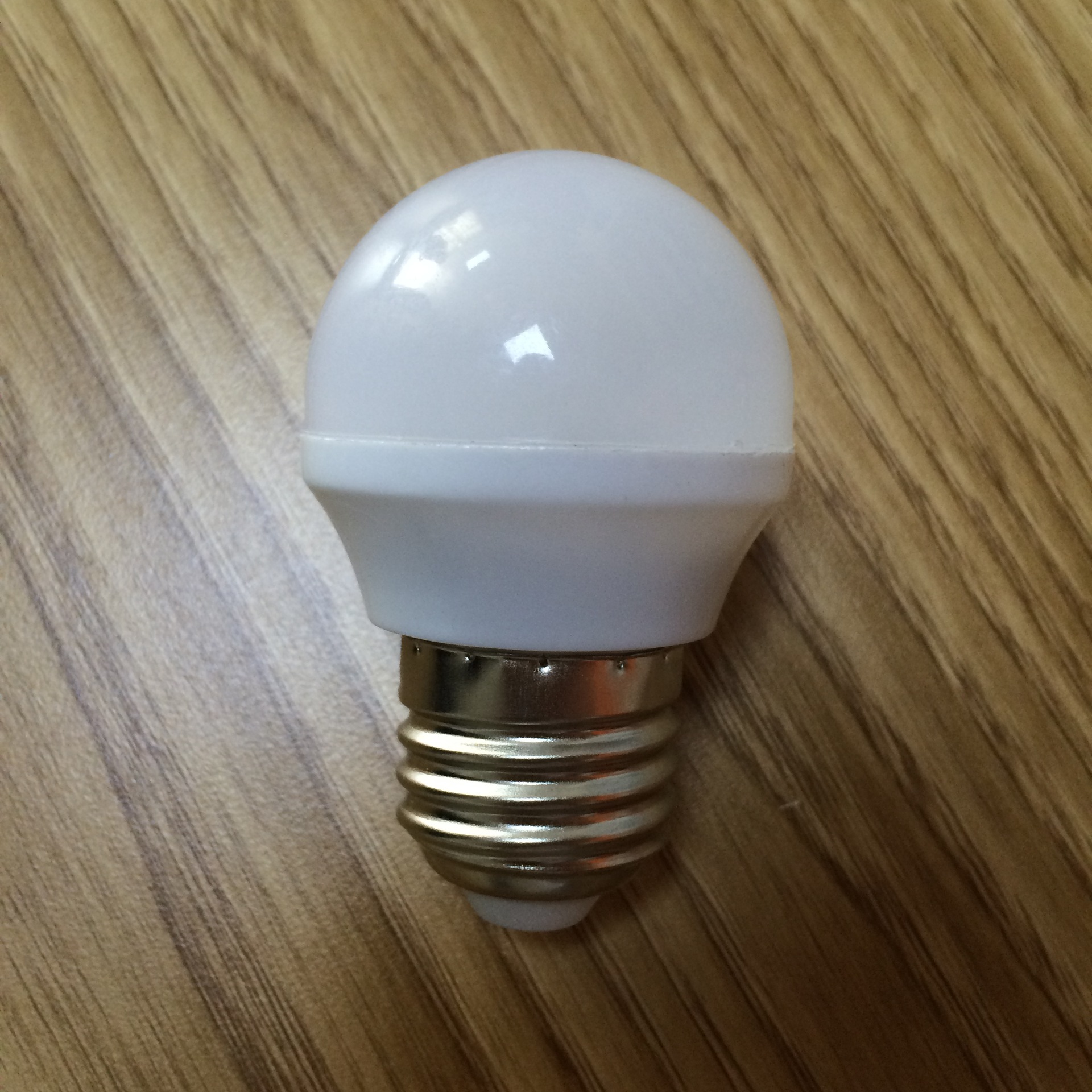 厂家直销 led塑料球泡3w 270°发光 led彩色灯泡 七彩塑料小球泡