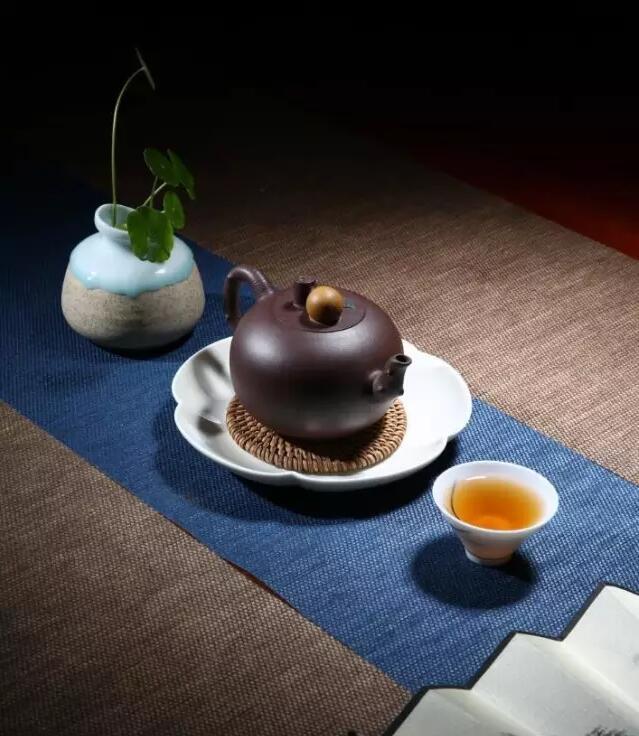 与其去看人山人海,不如找一静处喝茶