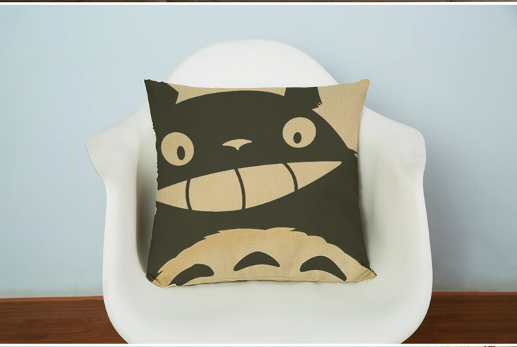 厂家供应宫崎骏龙猫千与千寻家居棉麻抱枕外