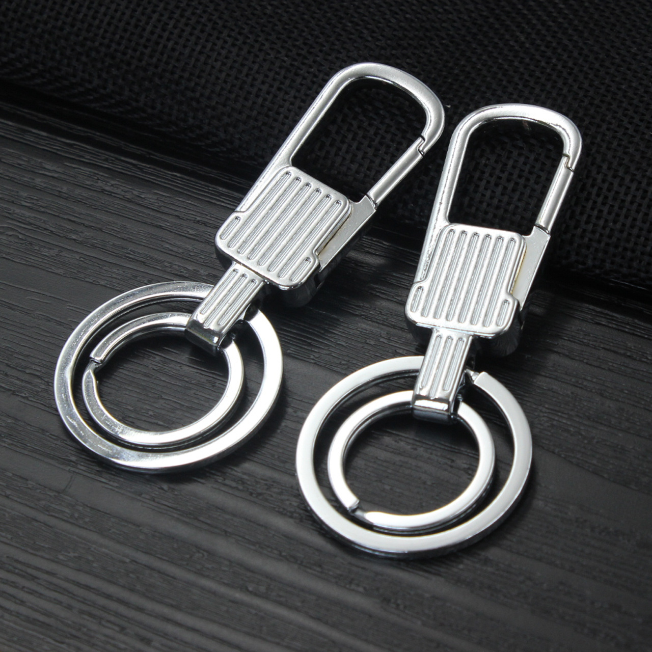 家居钥匙扣市场2元店地摊厂家批发金属钥匙链挂件实用现货