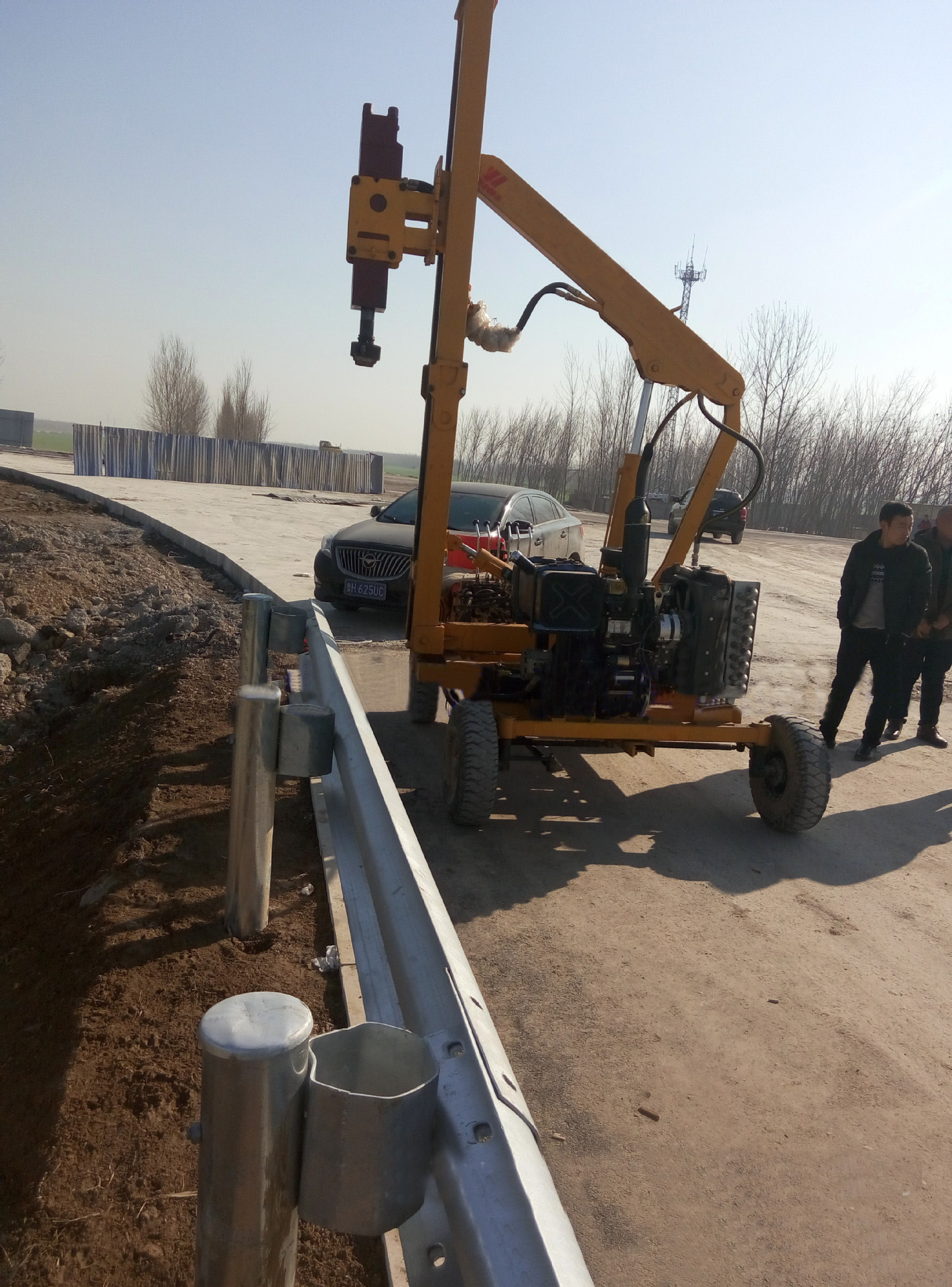 装载改装护栏打桩机 压桩拔桩一体机 公路护栏钻桩机厂家直销