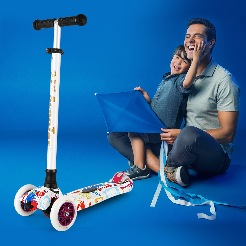21st scooter涂鸦儿童滑板车 三轮四轮闪光滑板车2-13岁滑行车